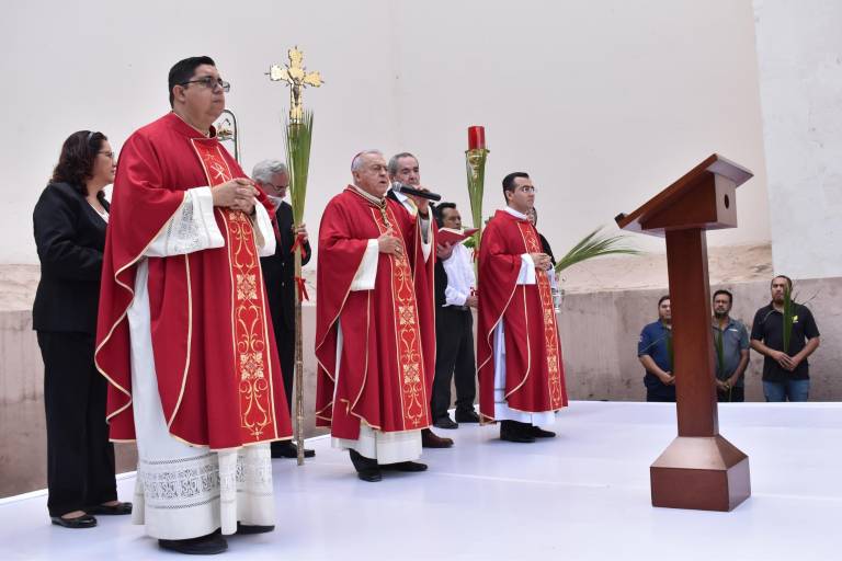 Aclaman a Cristo en la tradicional Misa de Domingo de Ramos