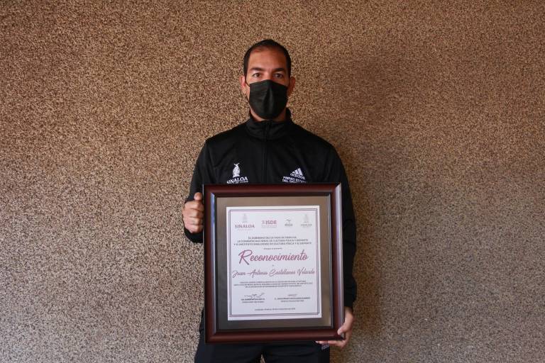 Sinaloenses reciben el Premio Estatal del Deporte