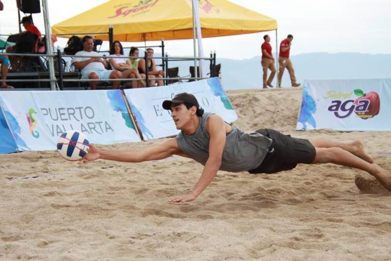 Avanzan equipos de Salvador González en Nacional de Voleibol de Playa