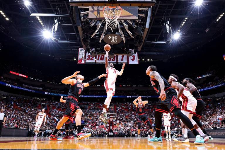 Miami Heat le gana a Chicago Bulls y llega a Playoffs