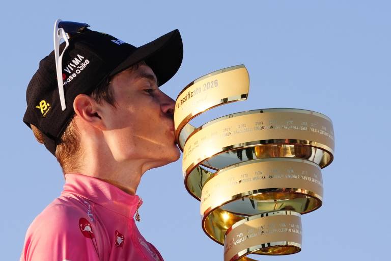 Jonas Vingegaard logra la triple corona.