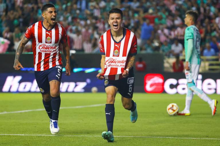 Chivas doma a León y se mete a puestos de liguilla directa