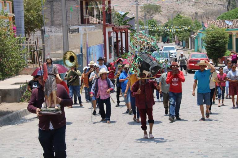 Cumplen con el baño a San Juan en Matatán, Rosario; le piden buen temporal de lluvias
