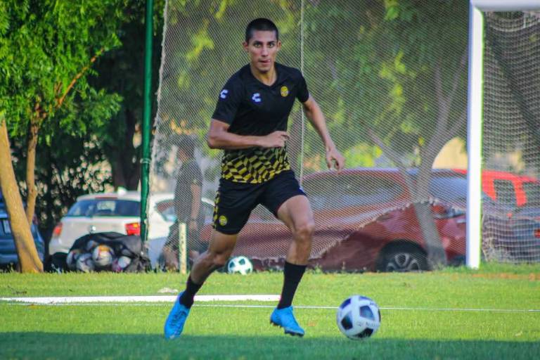 Mirsha Herrera, de Culiacán, hace su debut con Dorados de Sinaloa