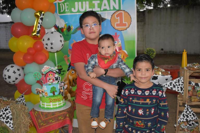 Julián Darío Delgado Gil festeja desde la granja