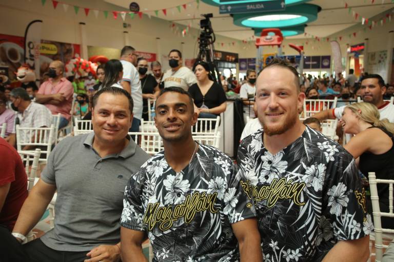 Con un homenaje al artista plástico Antonio López Sáenz, Venados presenta su nueva piel