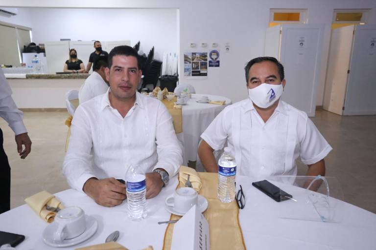 Celebran con un desayuno el Día del Ingeniero en Mazatlán