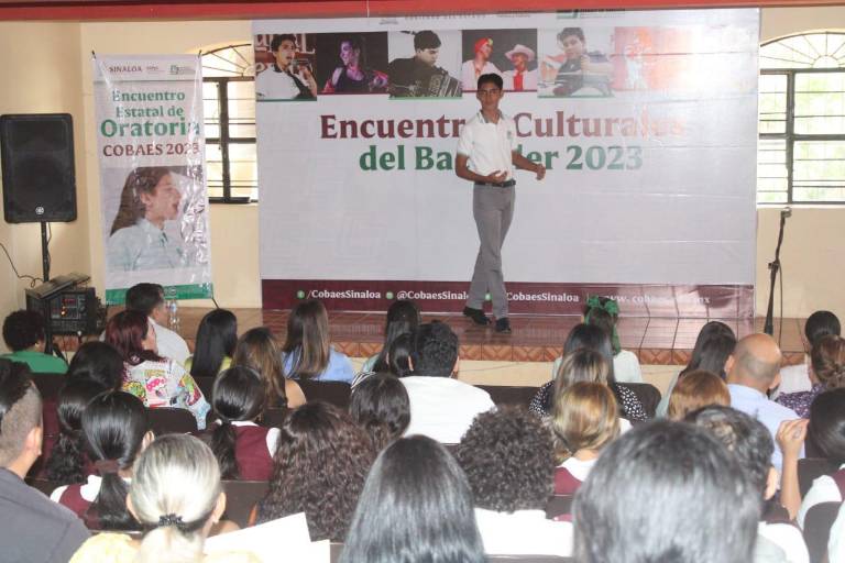 Gana alumno de Mazatlán concurso estatal de oratoria de Cobaes, en Rosario