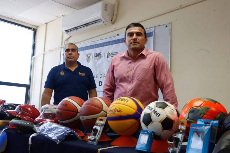 La UAS entrega de manera simbólica material deportivo a entrenadores