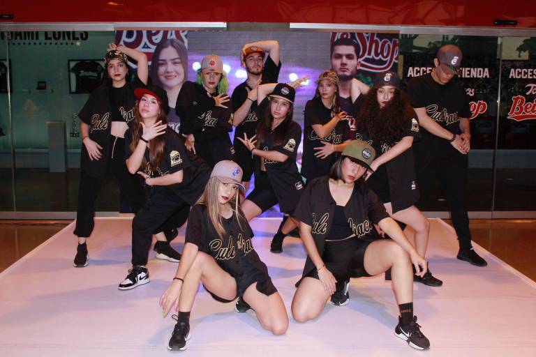 Presenta Tomateros de Culiacán sus nuevas gorras para la próxima temporada de beisbol