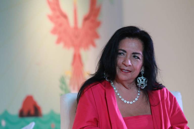 La pandemia inspiró a Betsabeé Ramos a escribir su libro de arte ‘Cuando el tiempo se rompió’