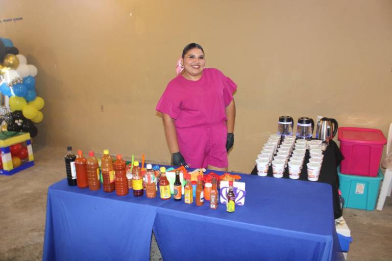 Heidi lleva a las fiestas de Rosario su estación de sopas instantáneas