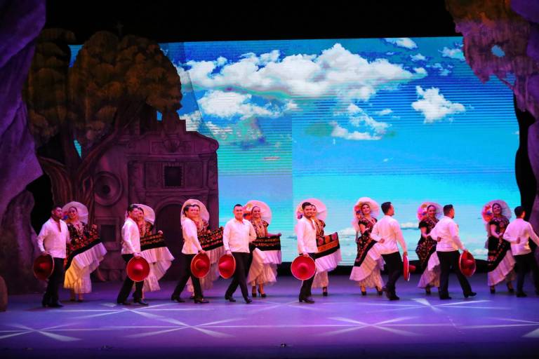 Honran las tradiciones mexicana en el espectáculo Vientos del Sur