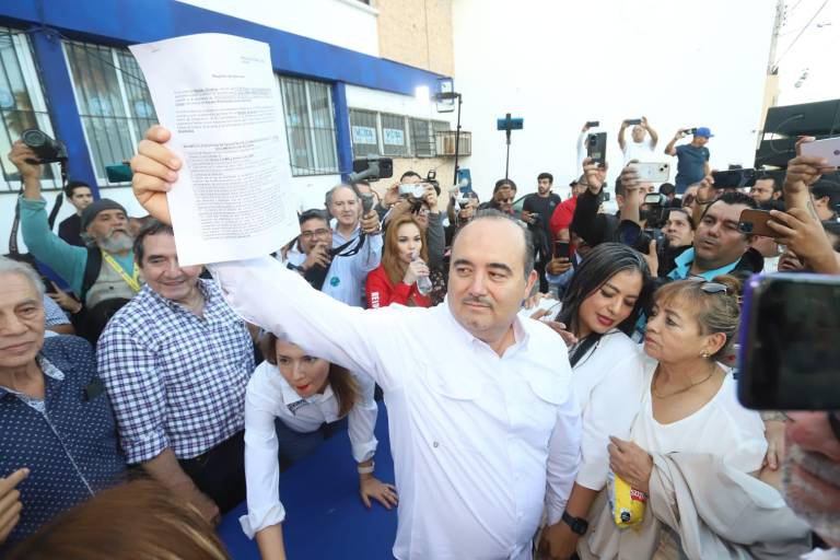 Se registra Guillermo Romero como precandidato del PAN a la Alcaldía de Mazatlán
