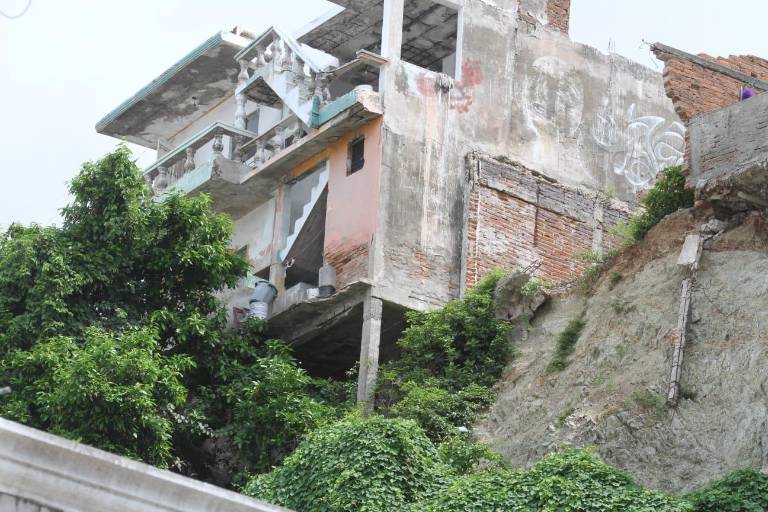 Cerros en Mazatlán, vivir con el peligro al lado