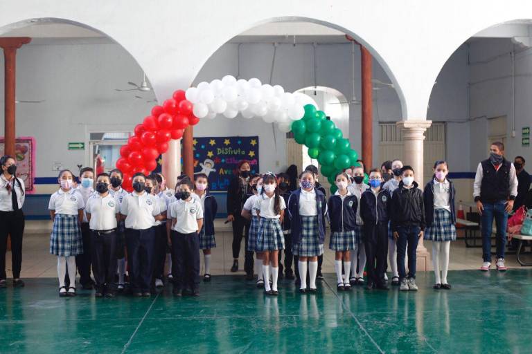 Celebran el Día de la Bandera en el Colegio Niños Héroes