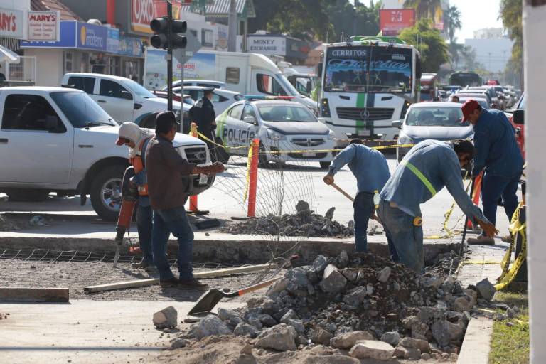 Es una locura circular por la Camarón Sábalo; siguen tapando los pasos elevados