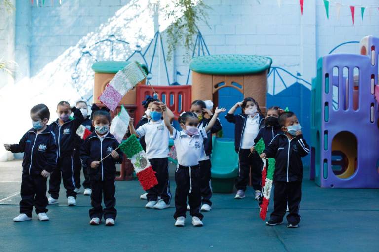 Celebran el Día de la Bandera en el Colegio Niños Héroes