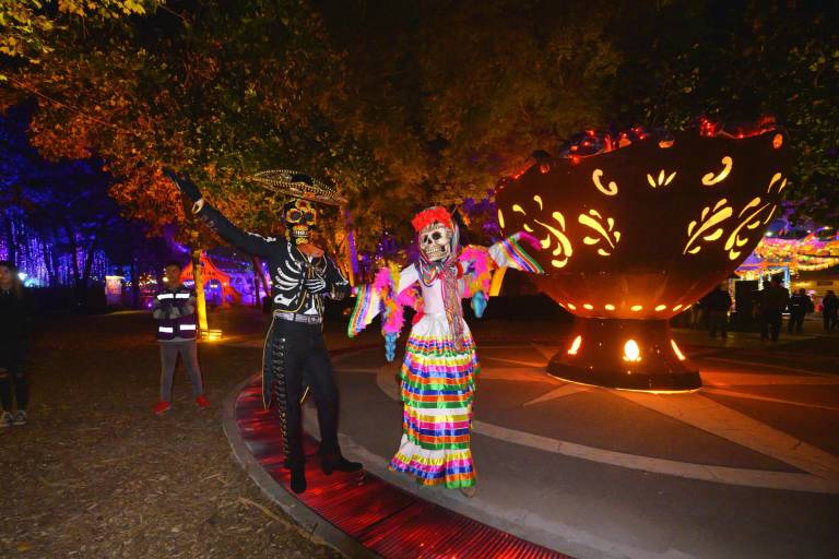 La dinastía Aguilar celebra el Día de Muertos con la presentación de su libro ‘Mexicano hasta los huesos’