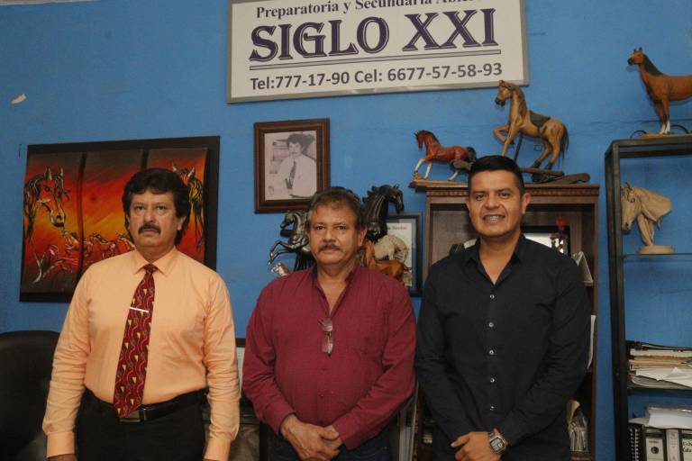 Dan alumnos la bienvenida al nuevo ciclo escolar 2022-2023