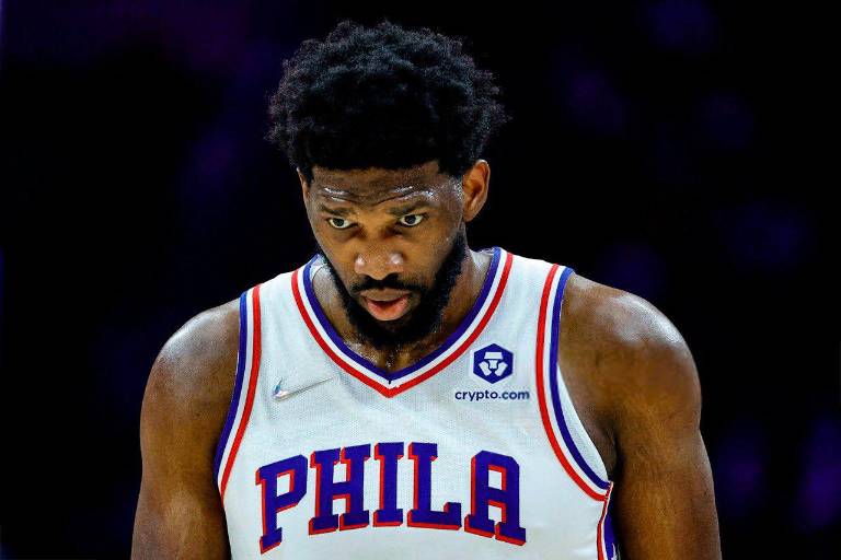Los Sixers, multados con dls. 100 mil por declaraciones sobre salud de Joel Embiid
