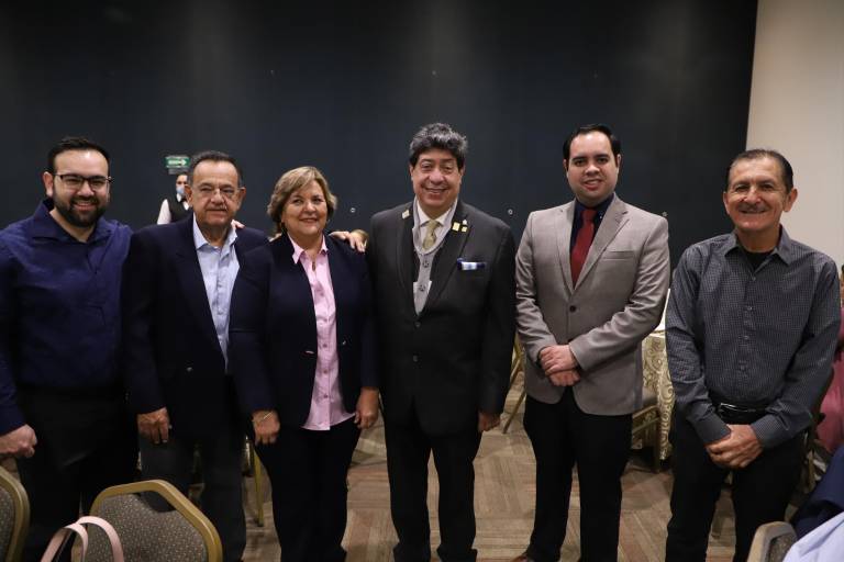 Celebran contadores mazatlecos su octavo aniversario