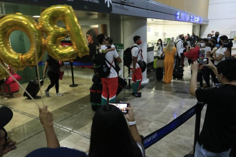 Josué Gastón Gaxiola y José Luis Rubio son recibidos por amigos y familiares en Culiacán tras participar en Tokio 2020