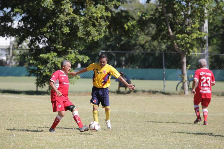Alphabióticos no alcanza a salir del sótano en el Futbol Veteranos Platino
