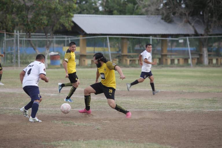 Deportivo Cristian Muñoz mantiene el paso perfecto en la Liga de Futbol Intermédicos