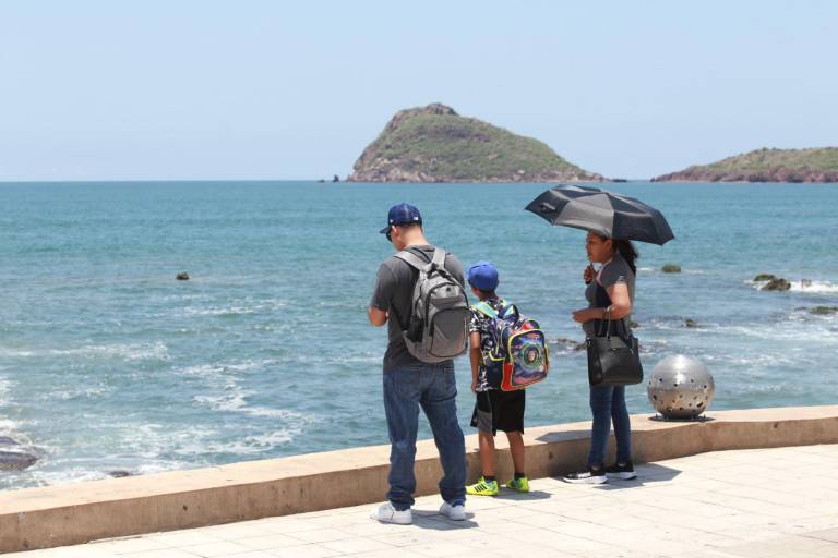 Pega fuerte el calor y la humedad en Sinaloa