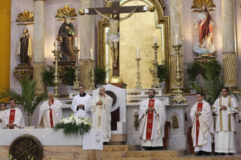 Celebra la iglesia su Misa Crismal