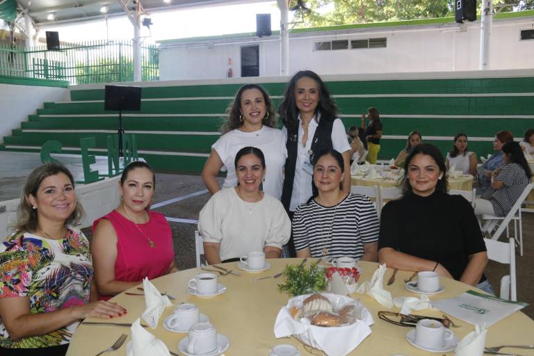 Se reencuentran coordinadoras del Instituto Senda en agradable desayuno