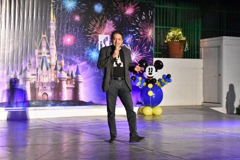 Con música y baile, alumnos del Instituto Senda reciben a la Primavera