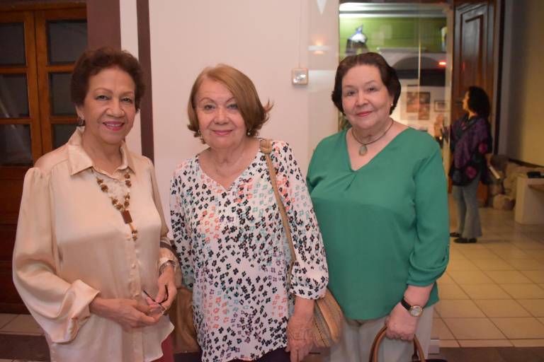 Acompañan a Cecilia Pablos en la presentación de su libro ‘Galbare’