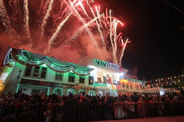 Asisten más de 6 mil personas al festejo del Grito de Independencia en Mazatlán