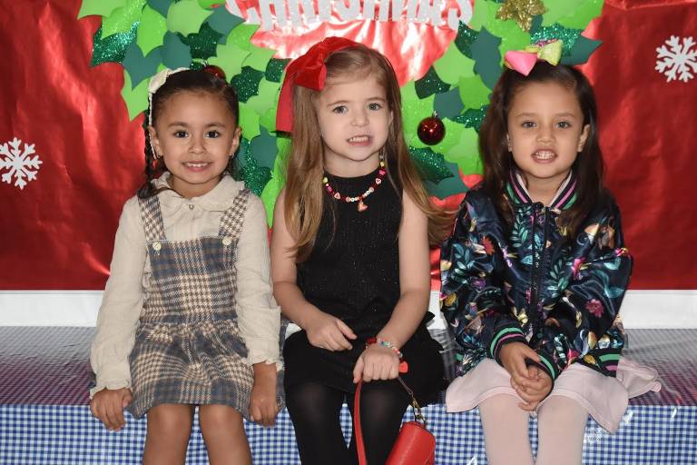 Ríen, cantan y bailan alumnos del Instituto Senda en su posada