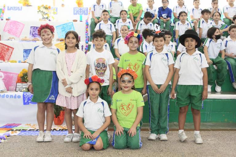 Realiza el Instituto Senda su tradicional concurso de altares en el Día de Muertos