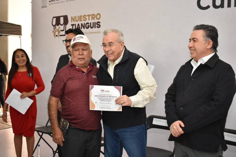 Gobierno de Sinaloa entrega 229 equipos para comerciantes ambulantes en Culiacán