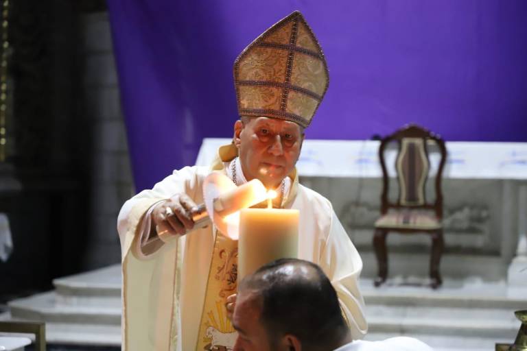 En Catedral de Mazatlán celebran la Vigilia de la Resurrección del Señor