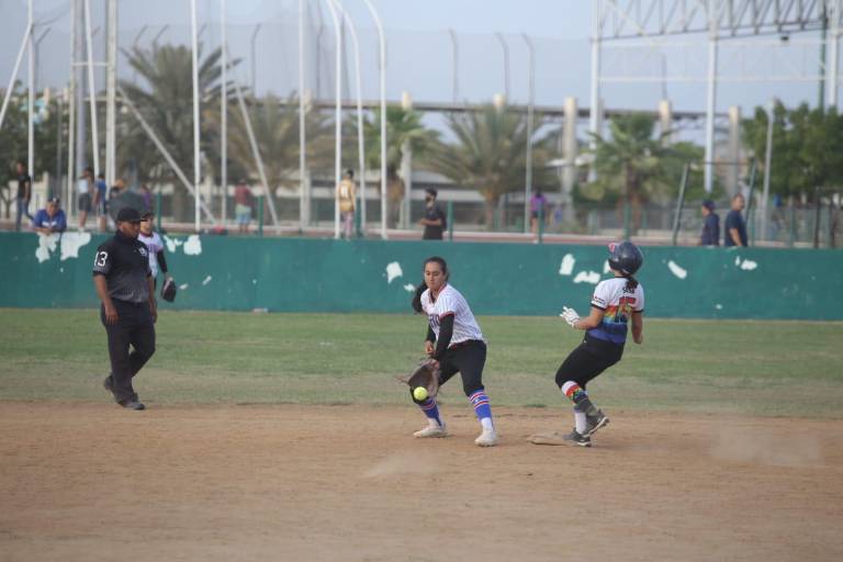 Chicas Bird se instala en la final de Softbol Municipal, en Mazatlán