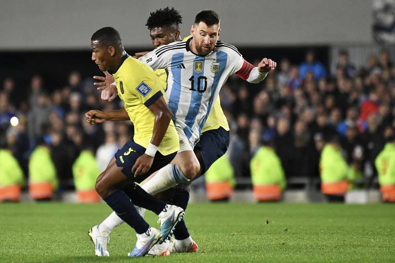 Con gol de Messi, Argentina vence a Ecuador