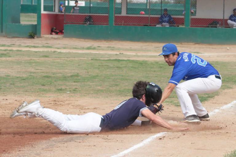 El Curricán pega primero en la final de playoffs de la Liga Meseros al Bat