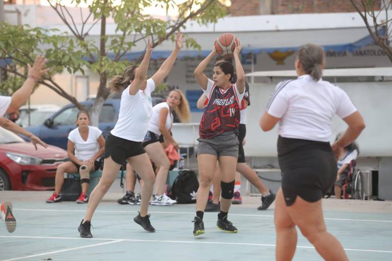 Sonido Foxy vence a Furia Koala, en Liga de Casa Hogar, de Mazatlán