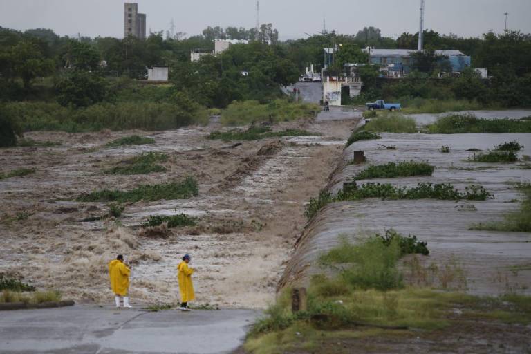 Deja lluvia en Culiacán un menor fallecido, 43 vehículos arrastrados y 38 viviendas dañadas, reporta Alcalde