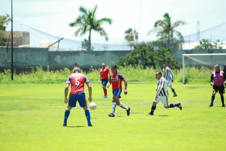 Decoraciones Tostado no suelta la cima de Liga Golden Máster