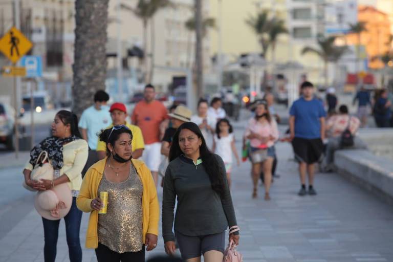 Consejo Nacional de Salubridad decidirá si se elimina ya el cubrebocas, dice Cuén, pero AMLO dijo este miércoles que cada Estado puede decidir