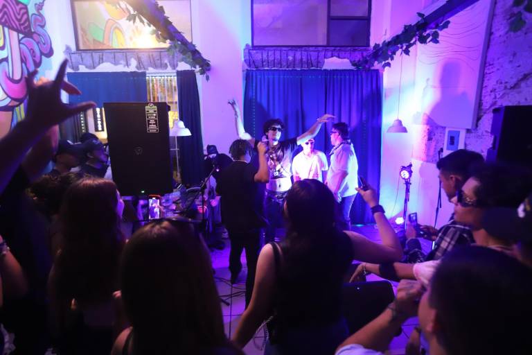 Disfrutan mazatlecos de la música y el arte urbano