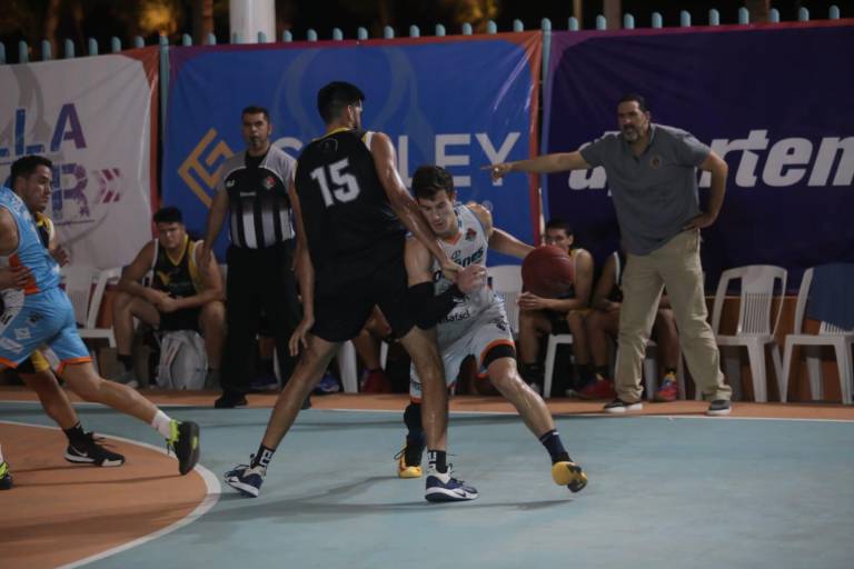 Delfines de Mazatlán pierde el paso en Guadalajara ante Leones