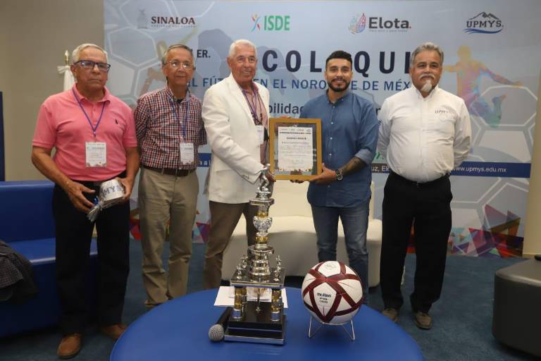 Reconocen trayectoria de ex futbolista profesional, Federico Pérez Flores