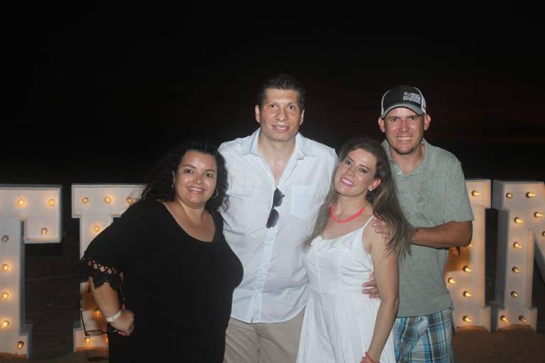 Teresa de Jesús y Jonathan se comprometen en matrimonio en Mazatlán